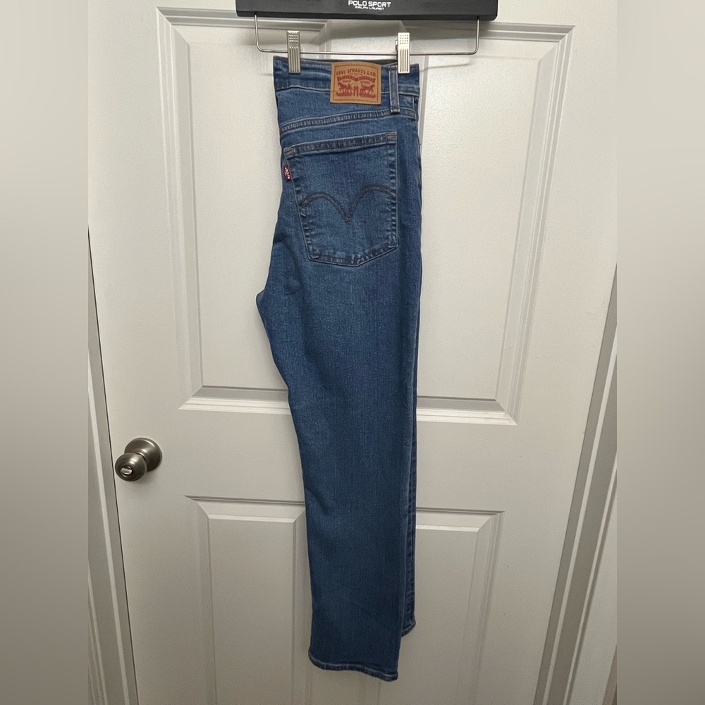 Levi Wedgie Straight Jeans. Size 29R. New without tags.